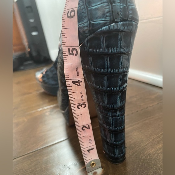 SALE!⚡️BCBGeneration Platform Heels - Picture 11 of 13